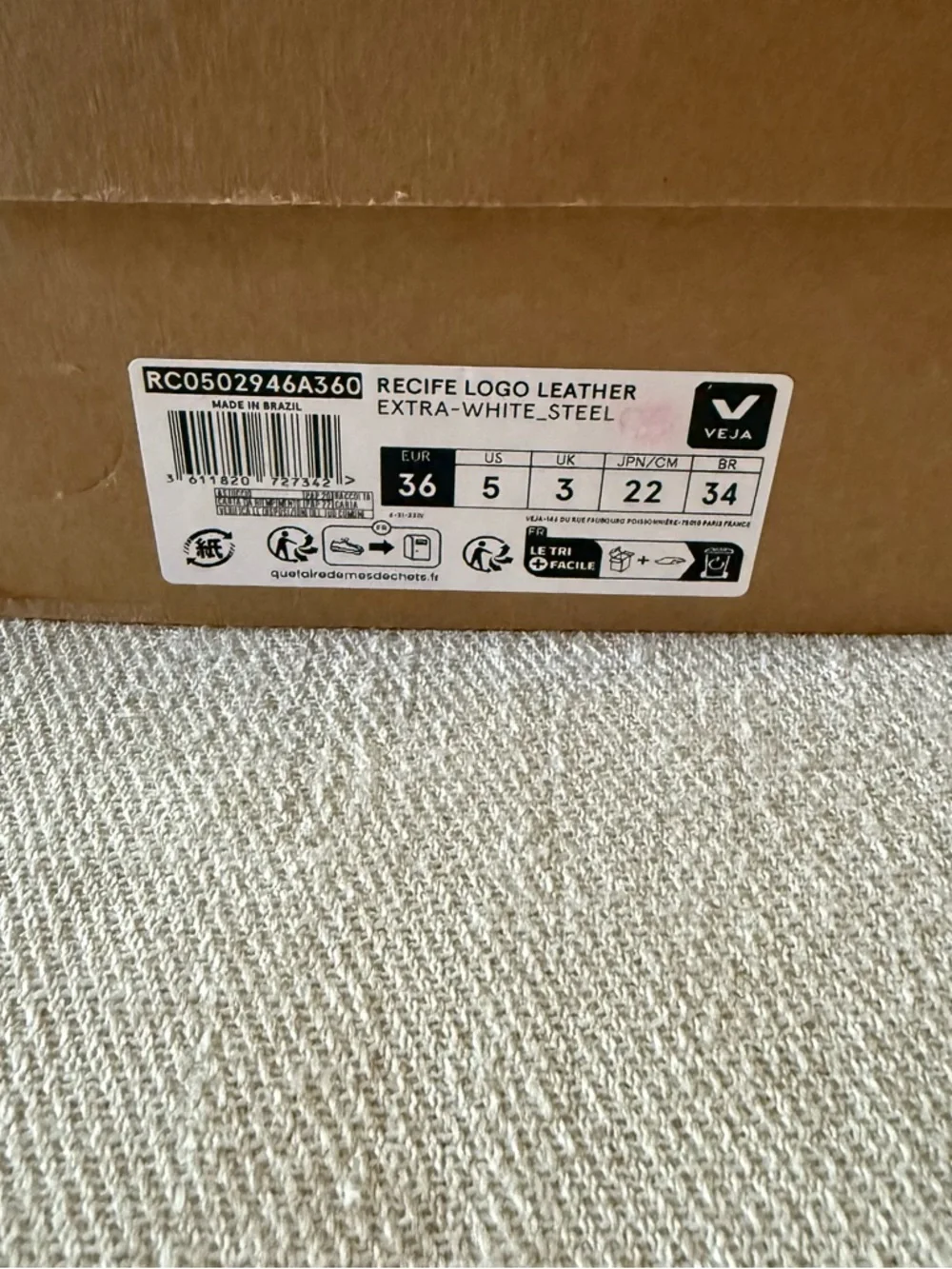 NIB Veja Recife Leather Sneakers EU 36 / US 5 Extra White Steel Velcro